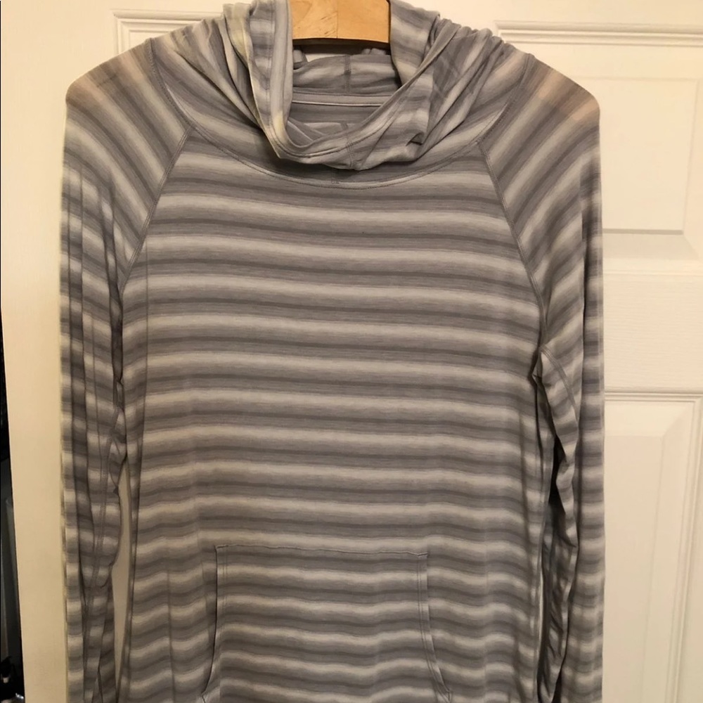 Women’s pullover Gapfit running hoodie